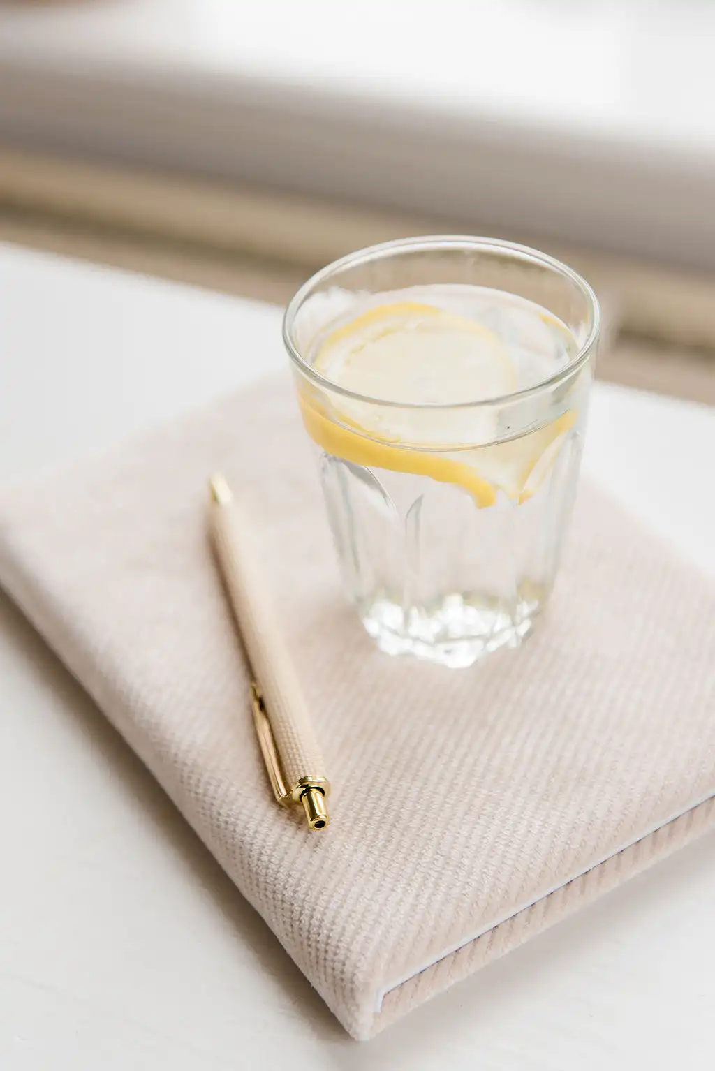 Notitieboek en glas
